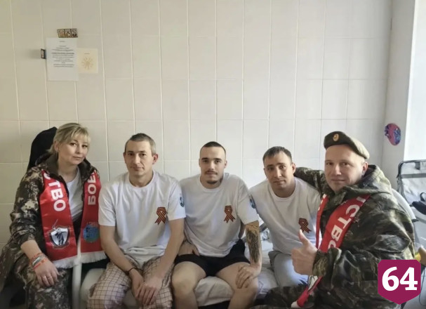 Саратовским участникам СВО подарили футболки «Связь поколений» 
